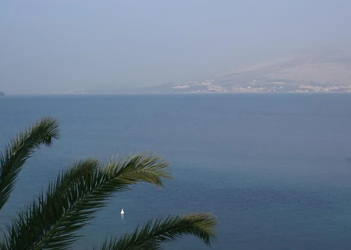 Apartment By The Sea Okrug Gornji, Ciovo - 9694 *