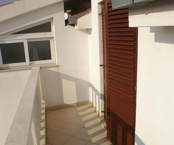 Apartment By The Sea Okrug Gornji, Ciovo - 9694 *